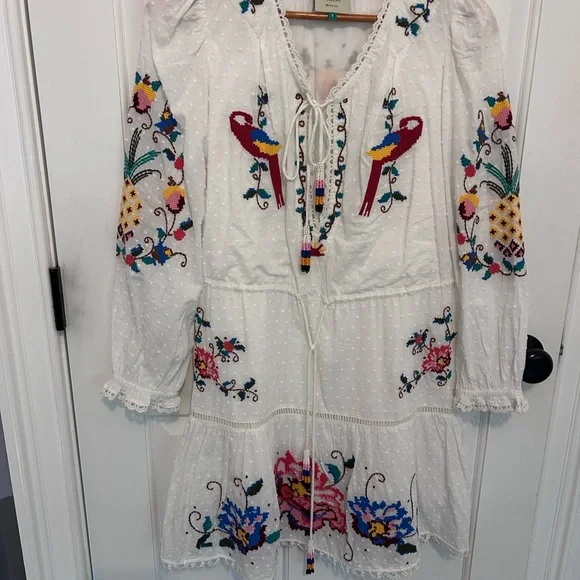 Farm Rio Embroidered White Boho Tunic Dress with Colorful Parrot Motifs small - Picture 1 of 7